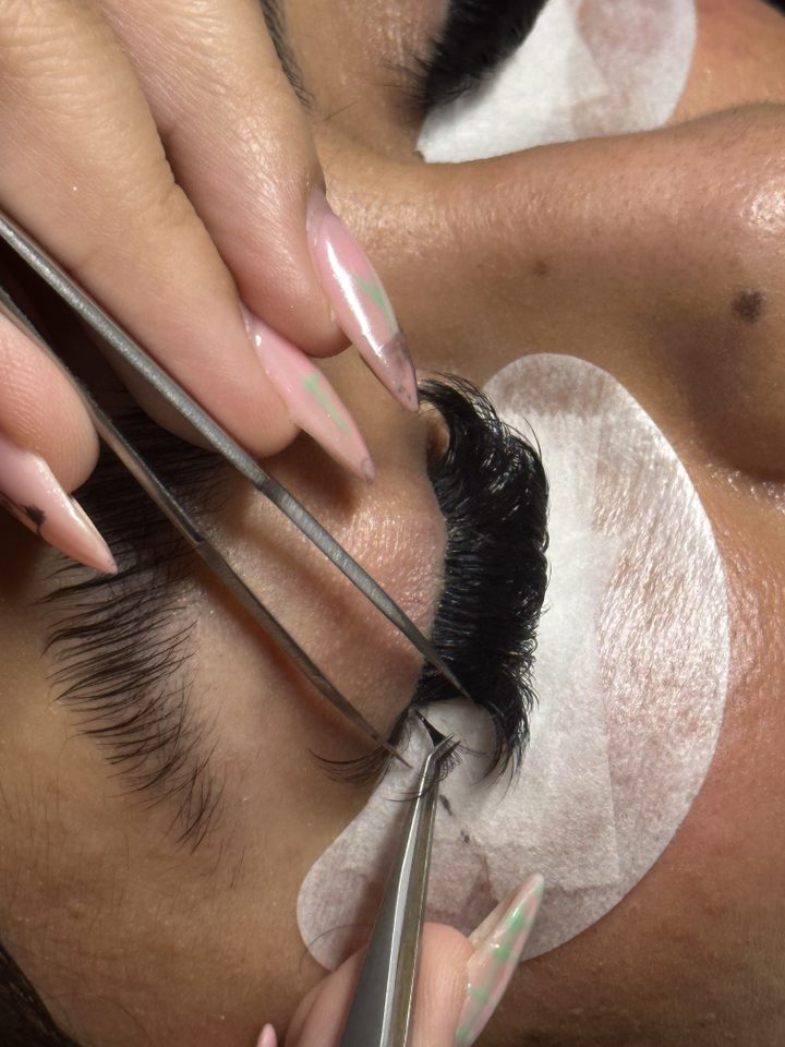 $999 2-DAY CLASSIC & VOLUME LASH COURSE