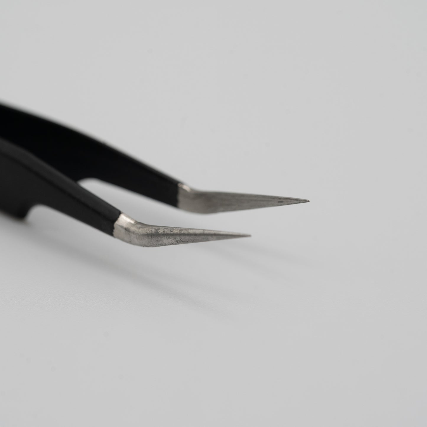 ANGLED TWEEZER LL-004