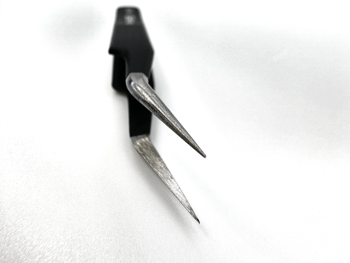 ANGLED TWEEZER LL-004